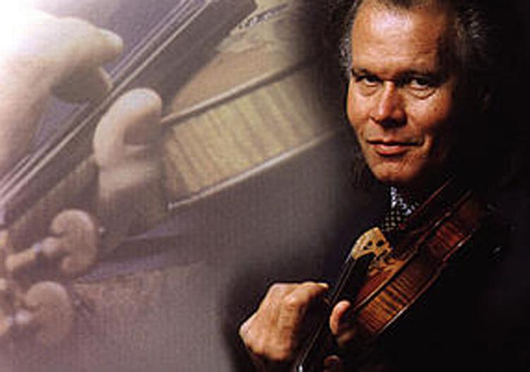 Den store franske violinist Augustin Dumay var inviteret til at spille Mendelssohns altid henrivende violinkoncert i Tivolis Koncertsal. 