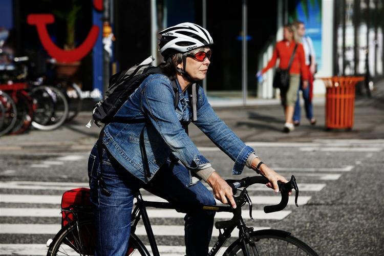 Stadig flere danskere bruger cykelhjelm. Arkivfoto. 