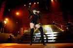 Vejen til poppens stjernehimmel kan gå over udgivelse af enkelttracks, spår pladebranchen. Her er det Rihanna fra en koncert i Danmark tidligere i år. 