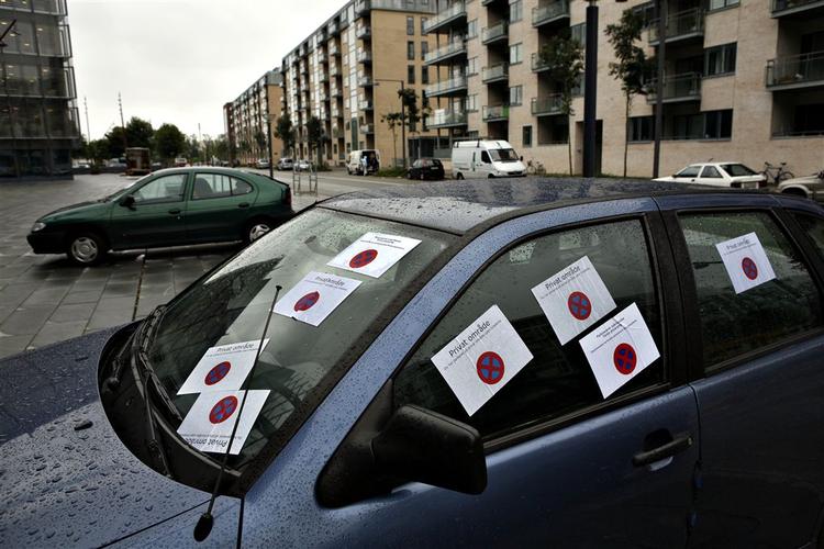 Bilister må vente på parkeringshjælp i København. 