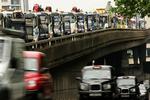 Supertrucks begin trials in various parts of Denmark today. If adopted, supertrucks could mean fewer but bigger trucks. Archive photo of a backlog of trucks in London. 
