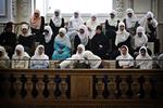 Unge muslimske kvinder overværer en debat i Folketinget. Nu vil Danmarks Radios ungdomssite 'Skum' kåre den mest tjekkede tørklædepige i Danmark. Arkivfoto. 