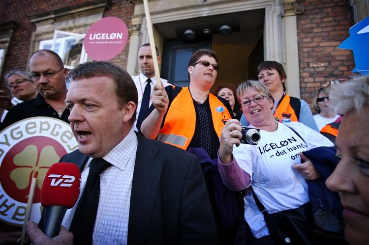 Det er finansminister Lars Løkke Rasmussen (V), som kan løse op for konflikten, mener Socialdemokraterne. Arkivfoto. 