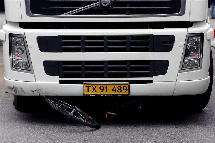 Det er situationer som denne, hvor en lastbilchauffør har kørt en cyklist ihjel, overborgmesteren gerne vil undgå. Arkivfoto. 