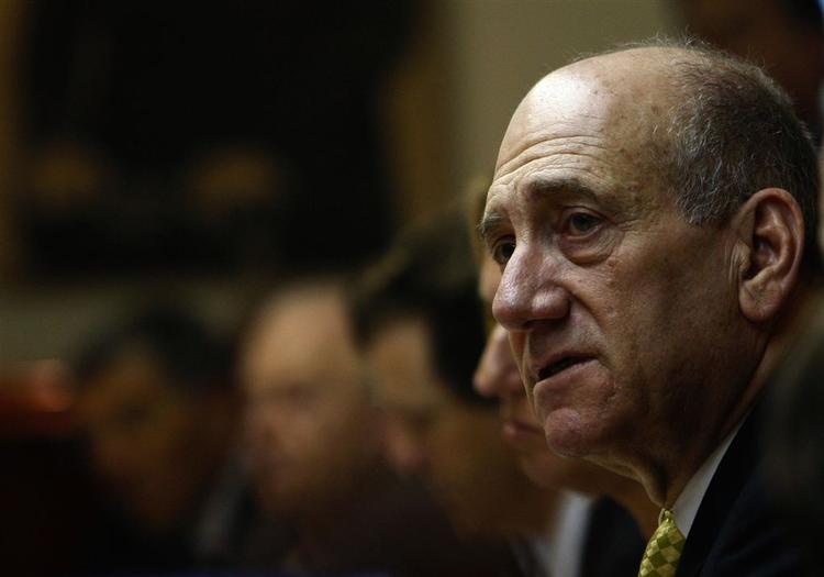 En amerikansk forretningsmand hævder at have afleveret tykke konvolutter med penge til den israelske premierminister, Ehud Olmert. Arkivfoto. 