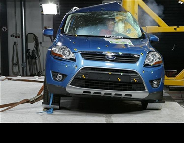 Den kompakte firehjulstrækker Ford Kuga er en af de biler, der opnåede topkarakter på fem stjerner i nyeste crashtest fra Euro NCAP. 