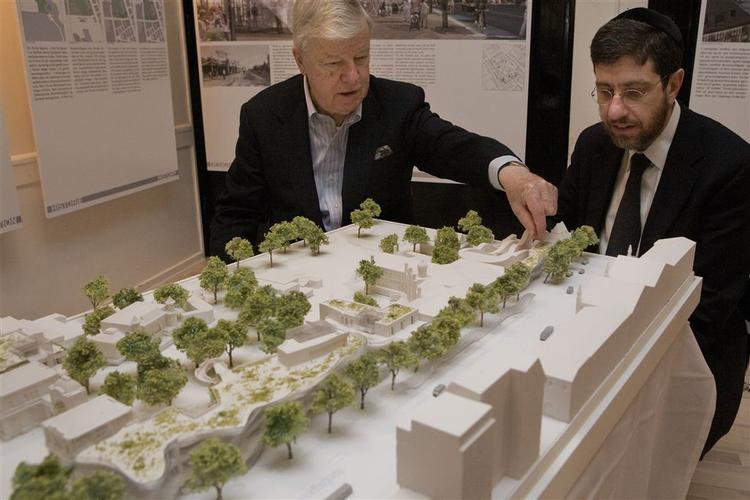 Arkitektfirmaet Pei, Cobb, Freed &amp; Partners står bag det ny Tivoli-byggeri. Her ses Harry Cobb og Ian Bader. 