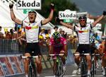 Årets trick i international cykling? Tyske Andre Greipel (tv.) passerer målstregen foran sin britiske holdkammerat Mark Cavendish. 