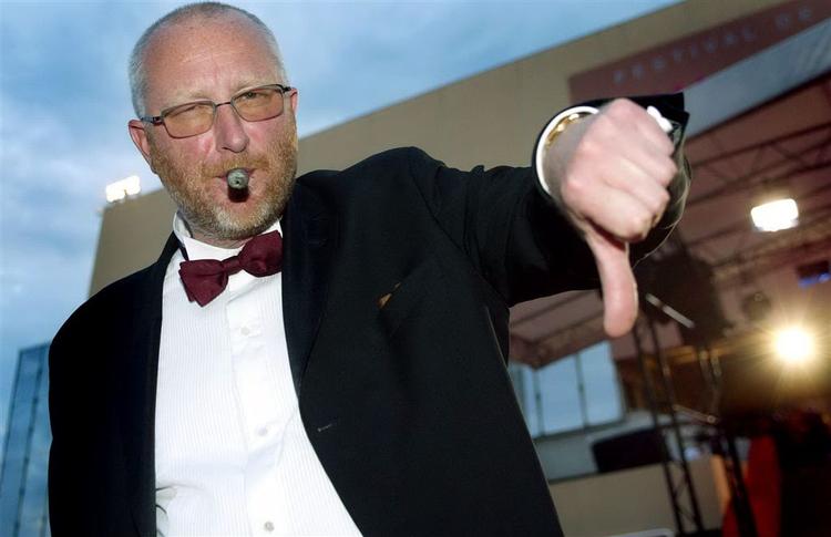 Peter Aalbæk Jensen i Cannes i 2003, hvor han var skuffet over, at dommerne ikke gav Lars von Trier en pris for filmen 'Dogville'. I dag får mediehusene fingeren nedad. 