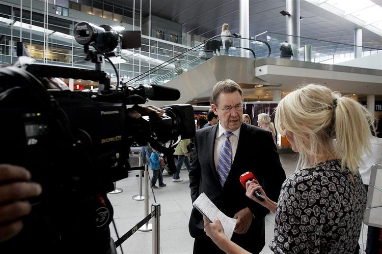 Danmarks tidligere statsminister ønsker at bruge sit kendte ansigt til at fremhæve sindslidendes og deres pårørendes problemer. 