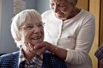 Der lægges mere vægt på følelser og mindre på, om den rette teknik bruges, når de ældre mødes til gymnastik og massage i aktivitetscentret. 