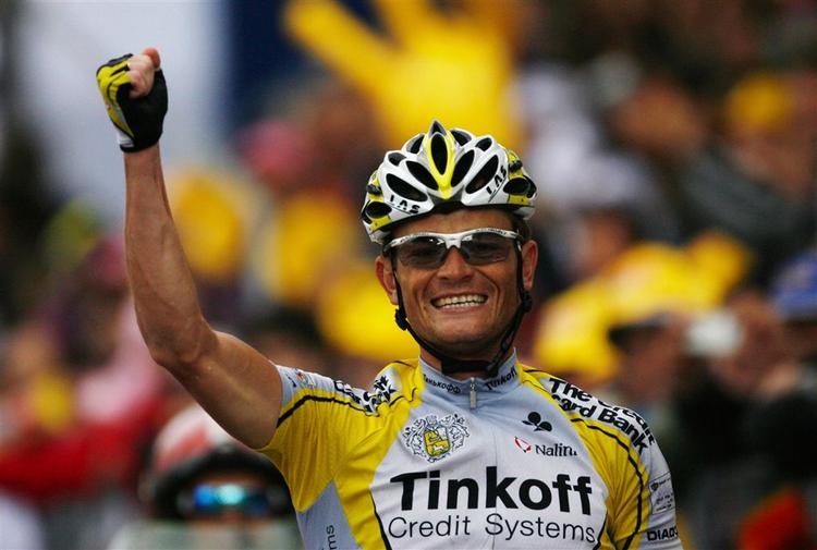 Hviderusseren Vasil Kiryienka vandt dagens Giro-etape efter et 170 kilometer langt udbrud. 