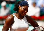 En skuffet Serena Williams må indse, at French Open fortsætter uden hende. 