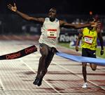 Den 196 centimeter høje Usain Bolt fik sine lange ben i omdrejninger i nat dansk tid i New York. 