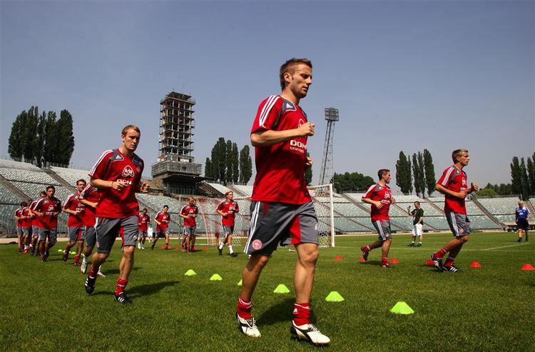 I sin 85. landskamp optræder Martin Jørgensen for første gang som højre back på landsholdet. 