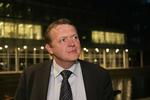 Finansminister Lars Løkke Rasmussen (V) mener, kommunerne skal omlægge indkøb og administration. Arkivfoto. 