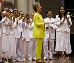 Hillary Clinton taler til en menighed i San Juan, Puerto Rico. 