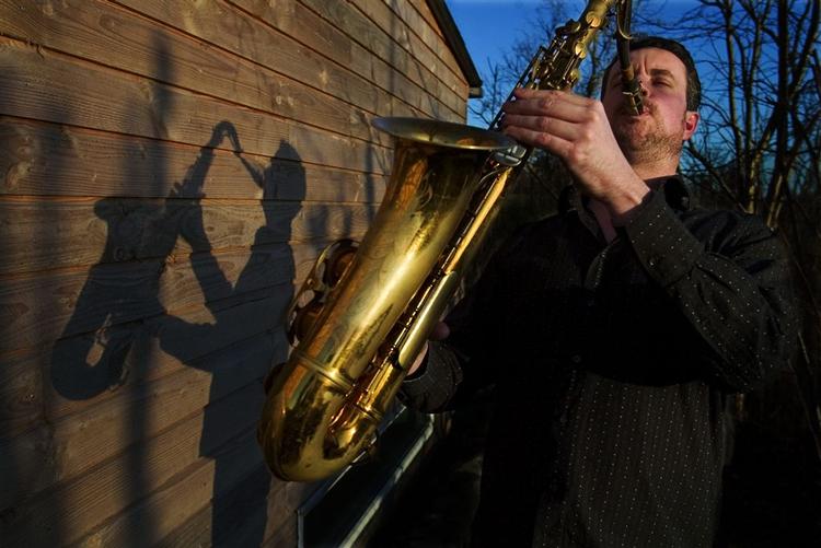 Thomas Agergaard blander musikgenrer på album, hvor de gennemkomponerede numre er umådeligt udtryksfulde. 