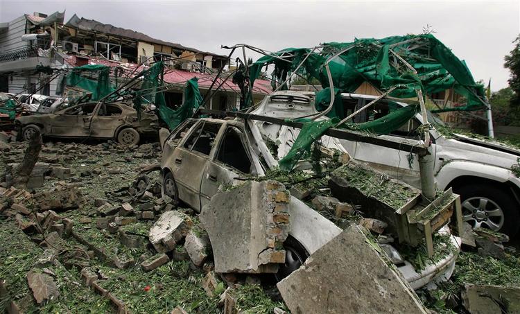 Det var en kraftig bombe, der eksploderede foran den danske ambassade i Islamabad i dag. 