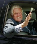 Kennedy-ikonet i amerikansk politik Edward 'Ted' Kennedy er alvorligt syg. 