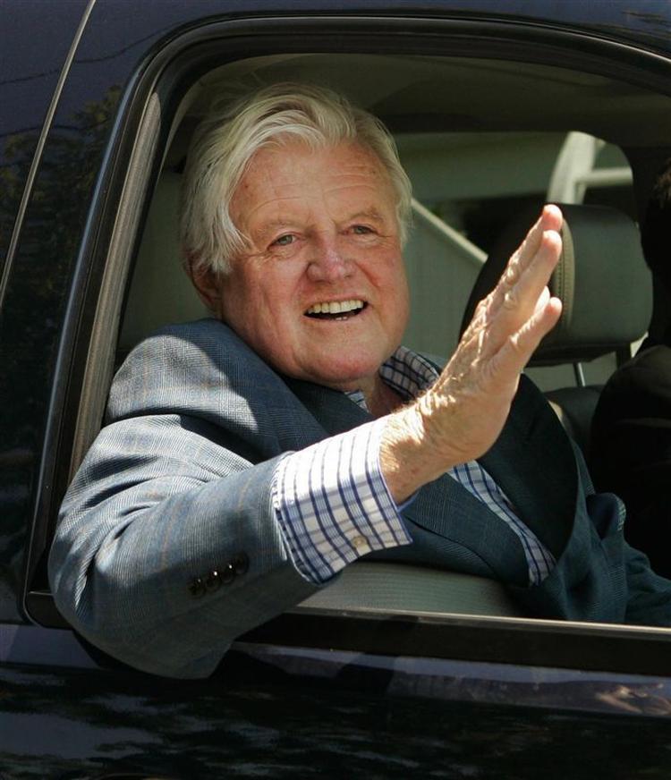 Kennedy-ikonet i amerikansk politik Edward 'Ted' Kennedy er alvorligt syg. 