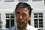 Statsminister Anders Fogh Rasmussen kommenterer angrebet på den danske ambassade fra statsministerboliger på Marienborg. 