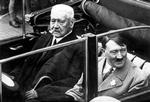 Adolf Hitler, her fotograferet i 1933 ved siden af den tyske præsident Paul von Hindenburg. 