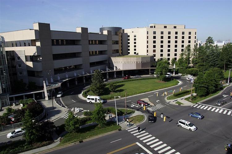 Operationen på senator Edward M. Kennedy foregik på Duke University Medical Center. 