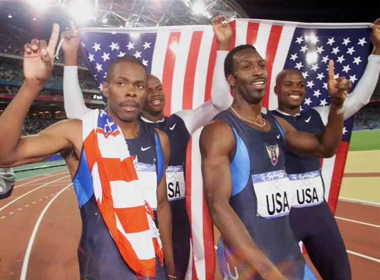USA's guld i 4x400 meter løb blev i 2000 sikret af (fra venstre) Antonio Pettigrew, Calvin Harrison, Michael Johnson og Alvin Harrison. 