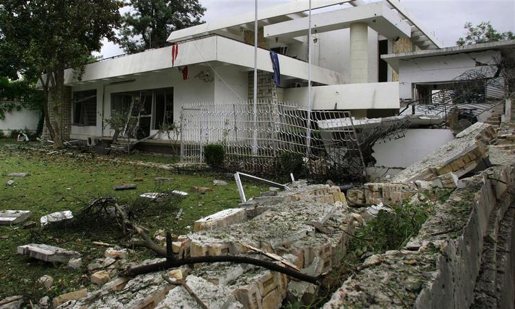 Danmarks ambassade i Islamabad blev beskadiget, da terrorbomben eksploderede. 