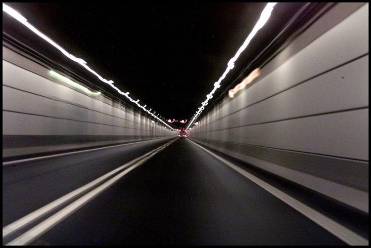 Det var i tunneldelen af Øresundsbroen, at tre biler i dag var involveret i et mindre trafikuheld. Arkivfoto. 