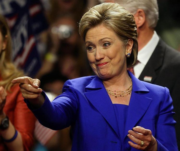 Hillary Clinton havde overskud til at rose Barack Obama, fordi han har 'inspireret så mange amerikanere til at interessere sig for politik', da hun i nat holdt tale for sine tilhængere i New York. 