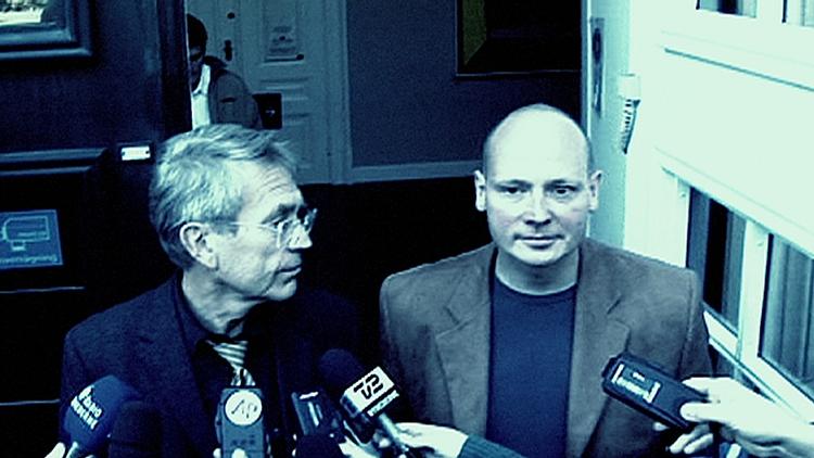 Stil fra filmen 'Agenten der sladrede'. Frank Grevil og hans advokat Bjørn Elmquist. 