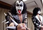 Gene Simmons og Paul Stanley leverede en slatten omgang i København. Koncerten i Forum var behæftet med fotokontrakt, hvorfor Politikens fotografer af principielle årsager ikke har været til stede. Arkivfoto: Junji Kurokawa/AP 
