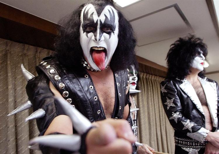 Gene Simmons og Paul Stanley leverede en slatten omgang i København. Koncerten i Forum var behæftet med fotokontrakt, hvorfor Politikens fotografer af principielle årsager ikke har været til stede. Arkivfoto: Junji Kurokawa/AP 