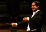 Italienske Riccardo Muti dirigerer New York-filharmonikerne i april 2005. 