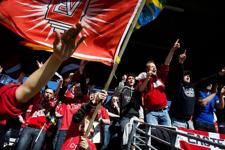Glade Vejlefans kan glæde sig til, at byens hold spiller i Superligaen i næste sæson. De må imidlertid også affinde sig med, at de kan blive testet for, om de har taget narko. 