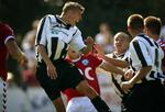 Et billede fra 2002 da Køge var i Superligaen. Nu forsøger klubben at gå sammen med rivalerne fra Herfølge for at komme tilbage i den bedste række. 