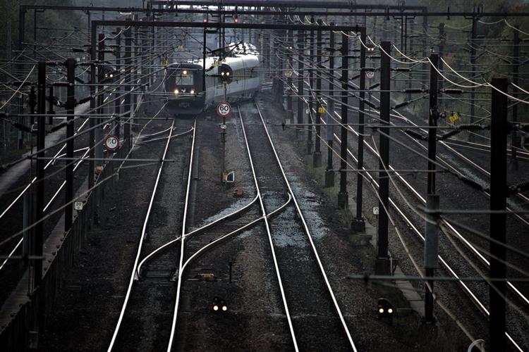 Næste sommer vil togpassagerer have sværere ved at brokke sig over DSB og BaneDanmark, når solen skinner. 