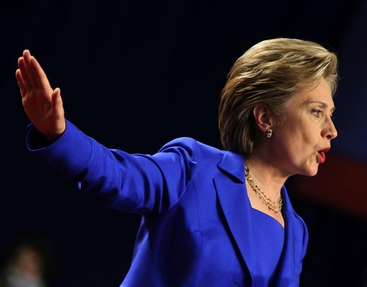 Efter at have sloges med Barack Obama i Demokraternes primærvalg lover Hillary Clinton ham nu sin støtte. 