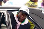 Arkivfoto af Zimbabwes leder Robert Mugabe fra februar i år, da han fyldte 84 og blev fejret med stor officiel festivitas. 