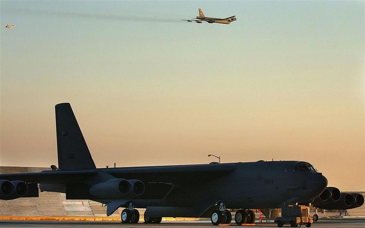 Det var et af disse B-52 bombefly, der fløj rundt med atommissiler, uden nogen vidste det. 
