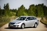 DEN RUMMELIGE. Mazda 6 fås i tre karosseriformer: Firedørs sedan, femdørs hatchcack og (som her) stationcar. Det er en bil med mange praktiske finesser. 