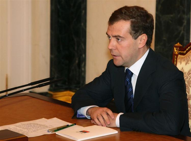 Ruslands præsident Dmitry Medvedev ved et anti-korruptionsmøde. Korruptions estimeres at udgøre over 560 mia årligt. Arkivfoto. 