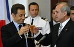 Nicolas Sarkozy (tv.) og Libanons  nyvalgte præsident, Michel Sleiman. 
