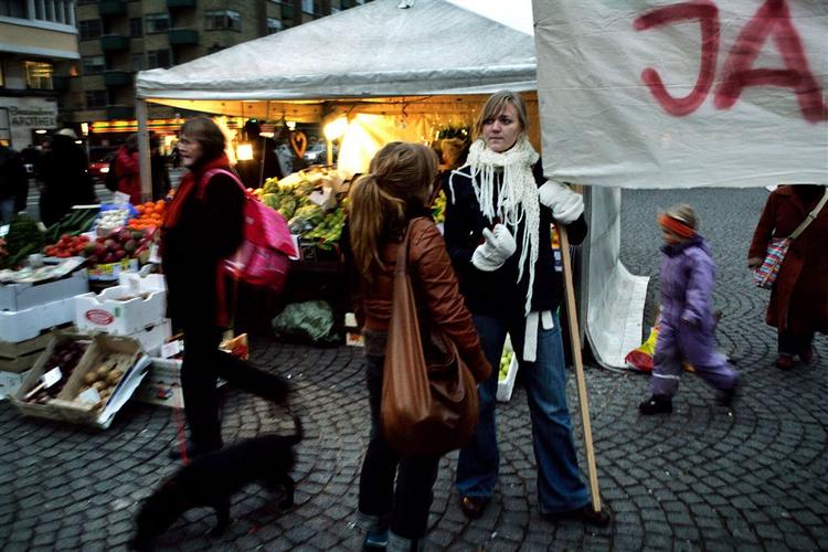 Unge demonstrerer på Christianhavns Torv i København for retten til et sabbatår før videre studier. Arkivfoto. 