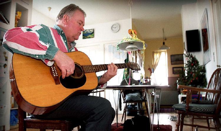 Peter Abrahamsen, 50 års jubilar,  har med sin brede men kræsne smag sat umiskendeligt præg  på musiklivet i Danmark.  Reception 10. juni kl. 16-18. Gyldendals Frokoststue, Pilestræde 51, København.  Foto:  Morten Bjørn  Jensen 