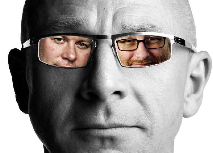 ego, ego, fiasko.  To vindere og et taberfjæs: I det ene brilleglas spejler Thomas Blachman sig, i det andet toner Peter Aalbæk frem. Næsen i midten  tilhører teateranmelder Per Theil. Den mangler helt klart at blive pudret.  Fotocollage: Miriam Dalsgaard, Thomas Borberg og Lars Skaaning. 