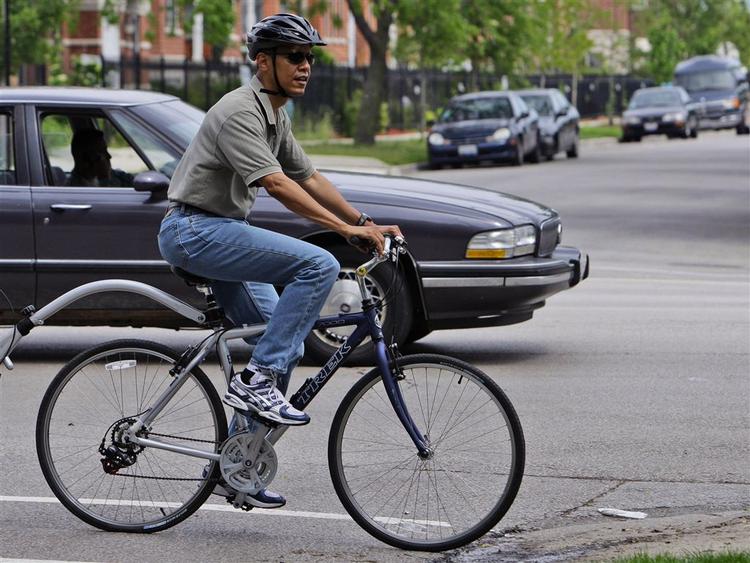 Obama holdt søndag fri i hjembyen Chigago, hvor han tog en cykeltur. Forude venter en intensiv valgkamp, også i stater, der af nogle betragtes som tabt på forhånd. 