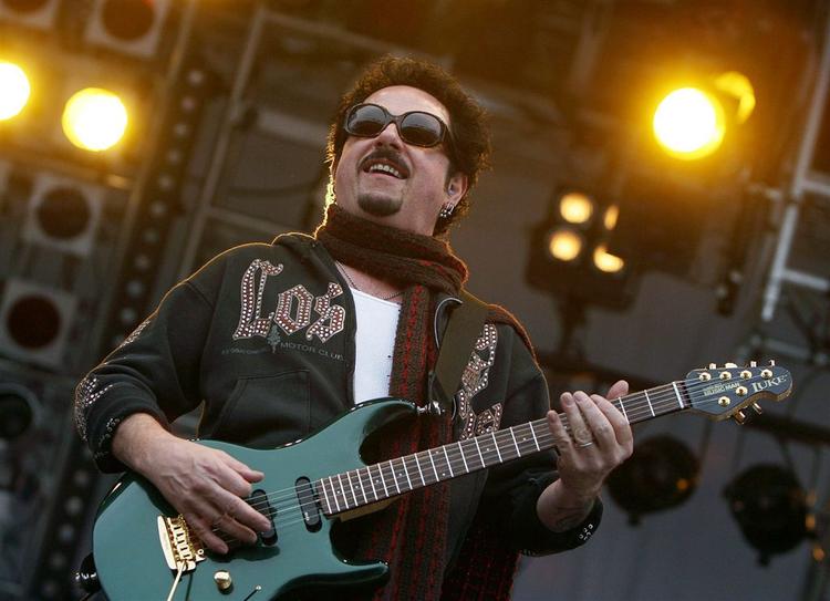 Steve Lukather kan ikke længere synge 'Hold the Line' uden at grine. 